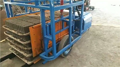 小型水泥磚叉磚車(chē) 高效便捷的水泥磚生產(chǎn)與搬運(yùn)利器